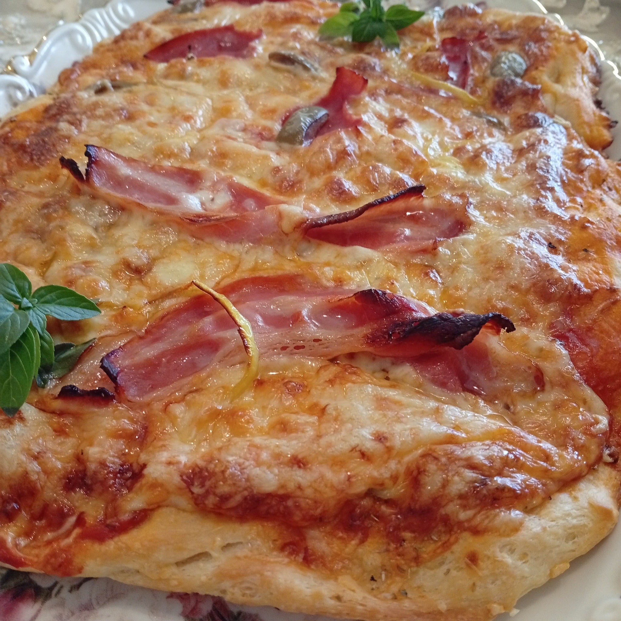 Σπιτική πίτσα με δικό μου ζυμάρι: Το απόλυτο γεύμα για την οικογένεια!